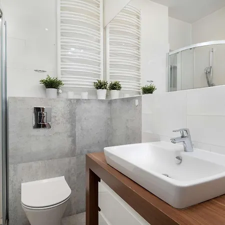 Elegant Slezna In With Parking By Renters * ヴロツワフ