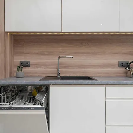 アパート Elegant Slezna In With Parking By Renters ヴロツワフ