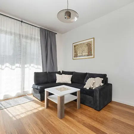 アパート Elegant Slezna In With Parking By Renters ヴロツワフ